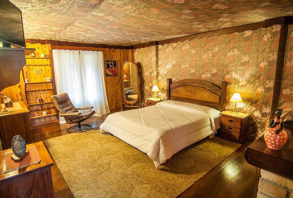 Chalé de Luxo com Banheira de Hidromassagem Individual e Vista das Montanhas